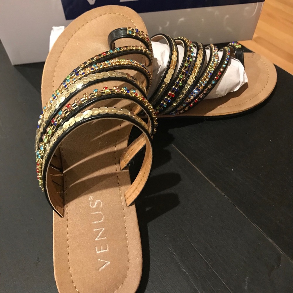 Beans new Venus Sandler size 6
